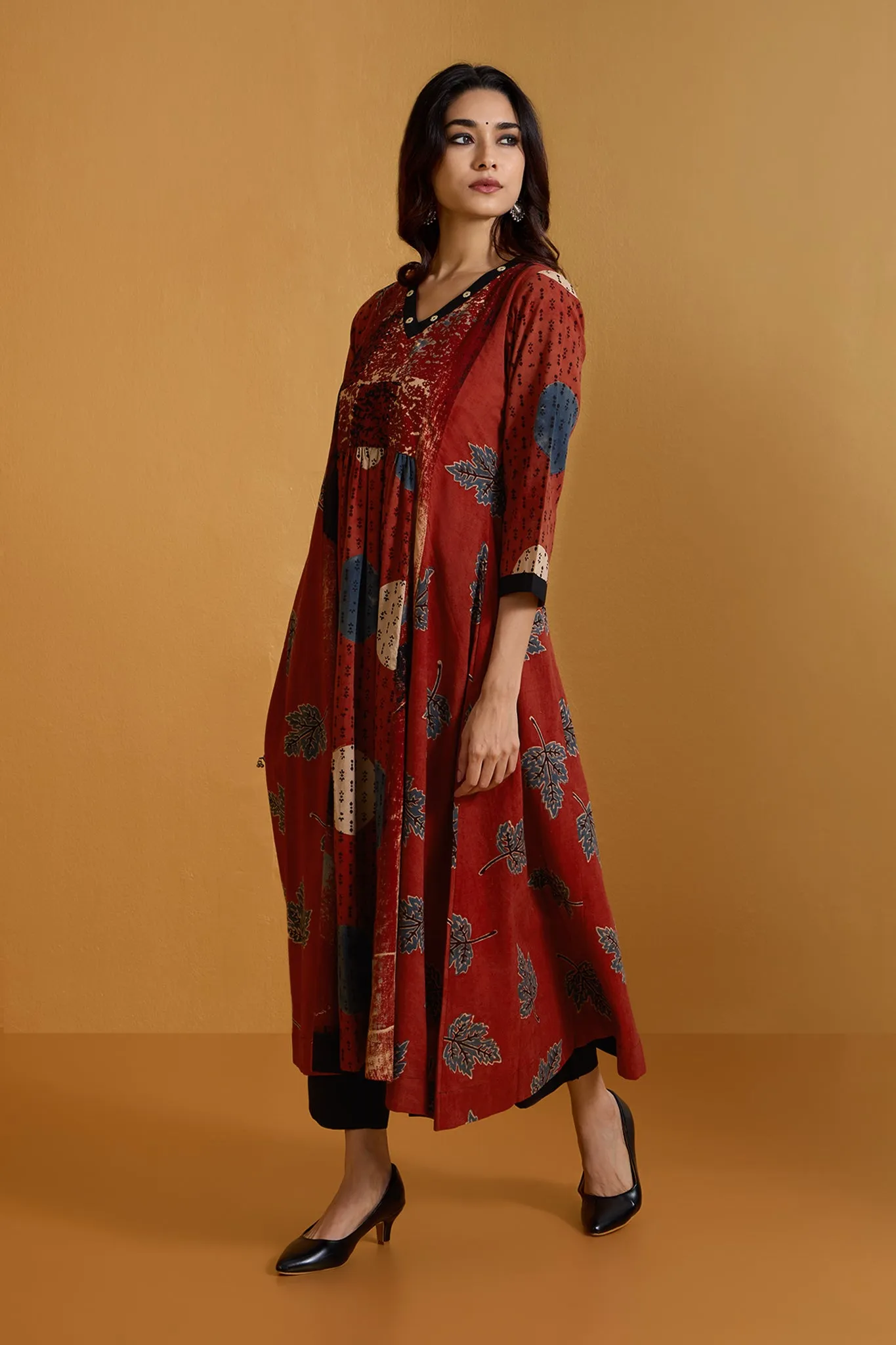 Scarlet Circle & Leaf Dance V-neck Panel Anarkali