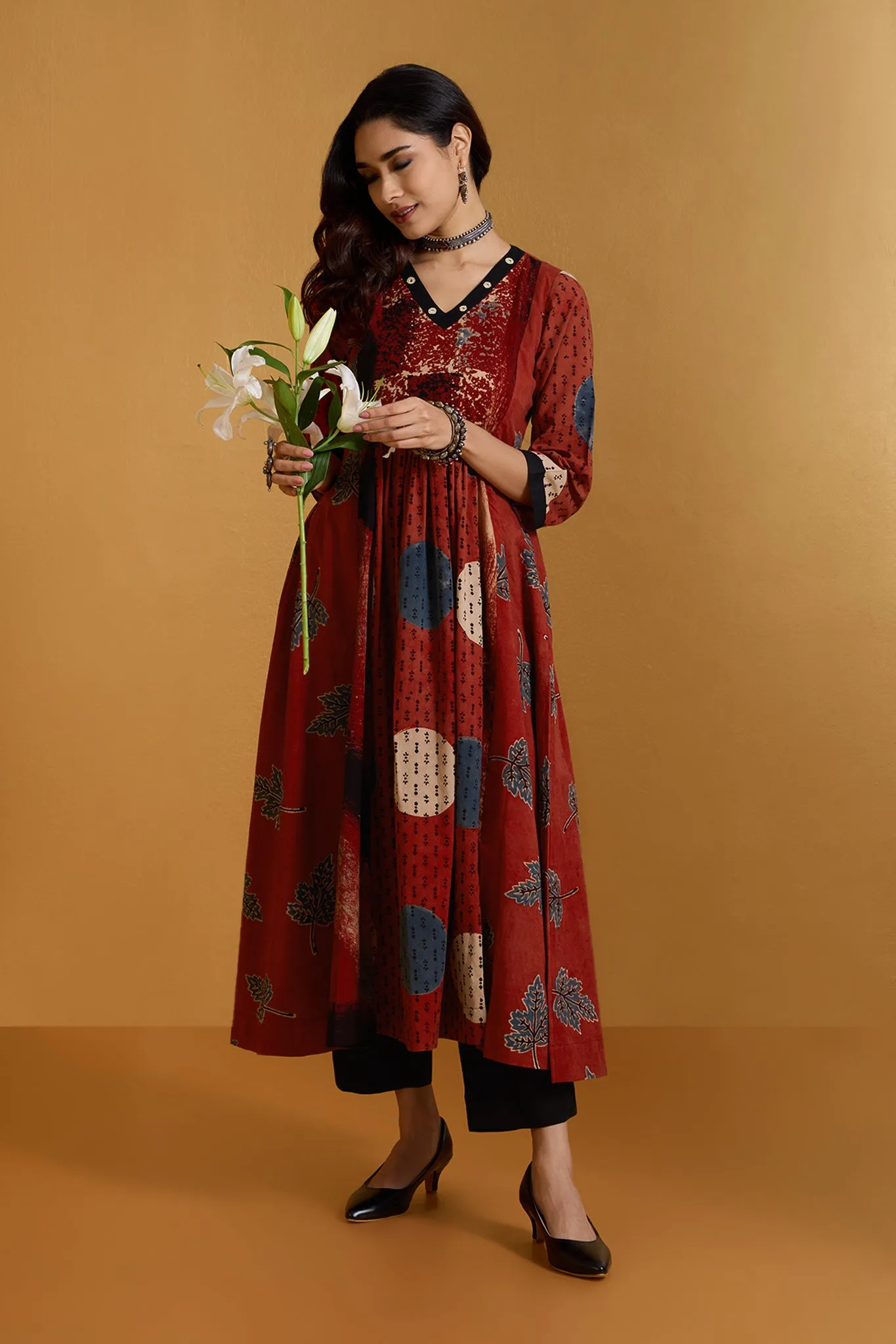 Scarlet Circle & Leaf Dance V-neck Panel Anarkali