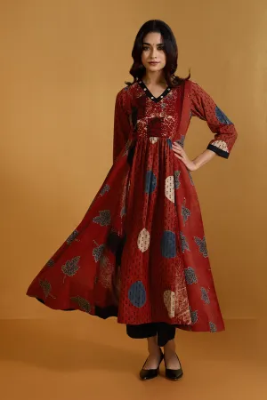 Scarlet Circle & Leaf Dance V-neck Panel Anarkali